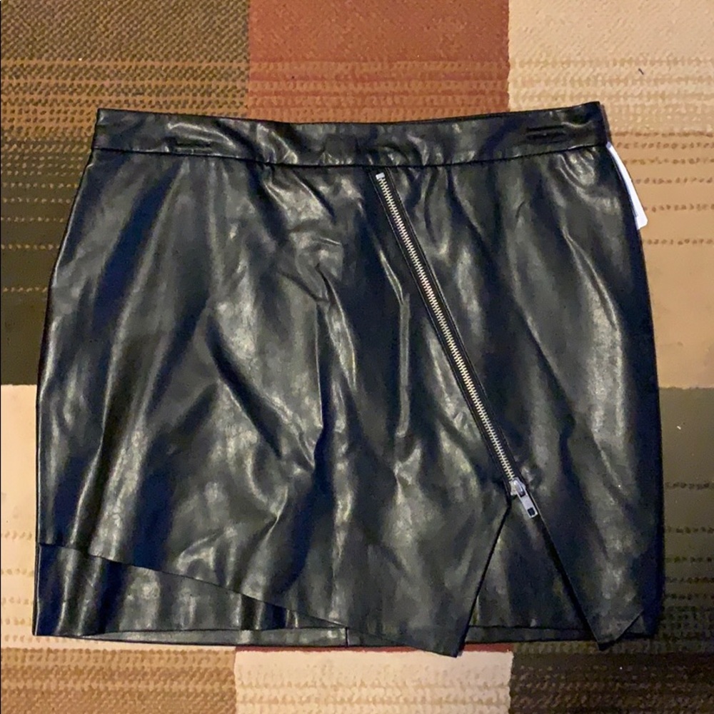 Women’s faux leather Forever 21 skirt